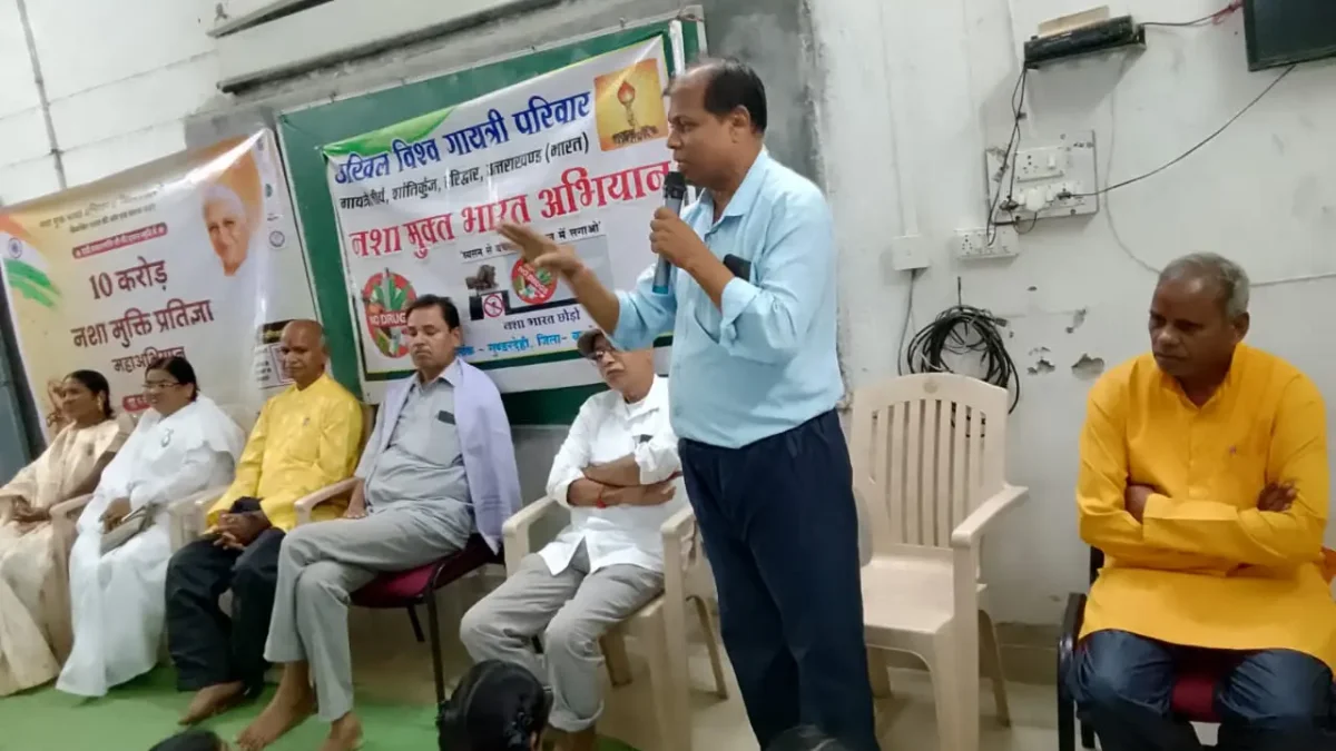 स्कूलों मे बालोद के युवा साथी बच्चों व शिक्षकों को दे रहे व्यसन मुक्ति सन्देश और संकल्प